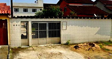 Casa Ocupada em Balneário Itaguaí com Ampla Área