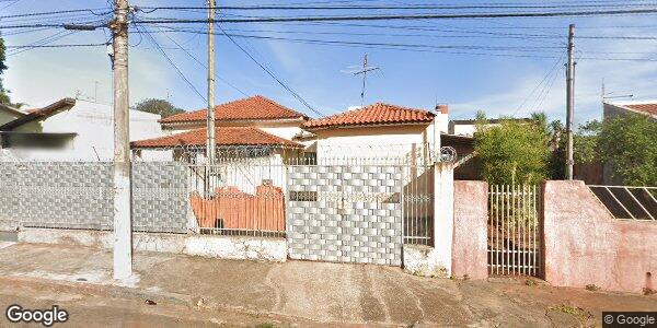 Casa de tijolos com terreno de 154 m², pequena e aconchegante