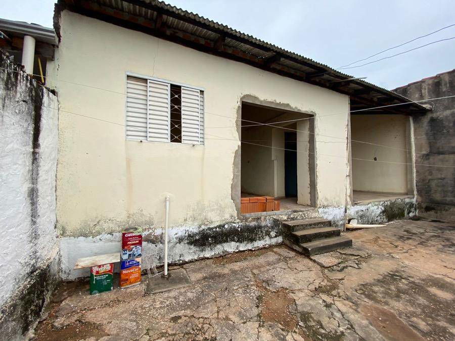 Casa com 3 quartos, 2 banheiros e 113m² construída, ocupada