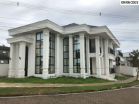 Casa com 373,99m² em Condomínio Fechado