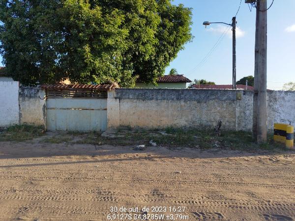 Casa com 2 Quartos e Terraço em Lucena-PB