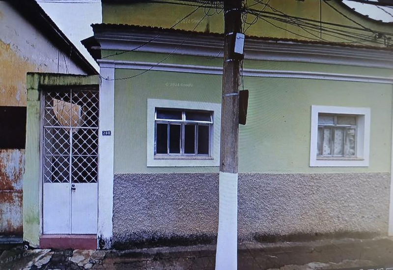 1/8 de Casa com Quintal em Localização Privilegiada
