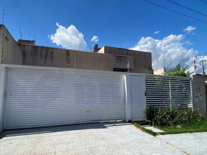Casa Residencial em Jataí-GO com 300m² de Terreno