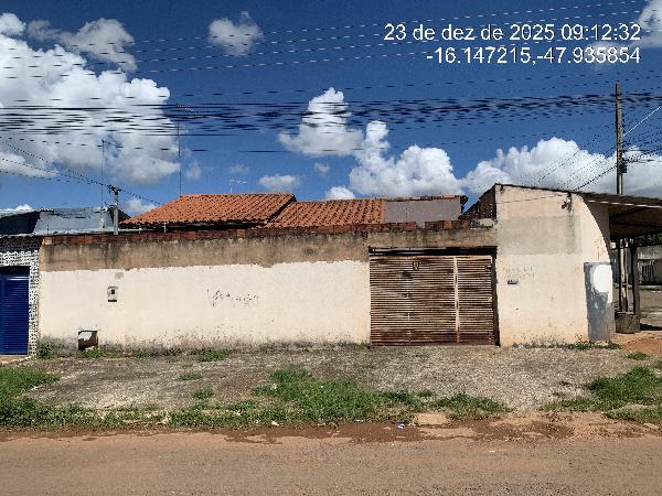 Casa com 3 quartos, 2 banheiros e 1 vaga de garagem