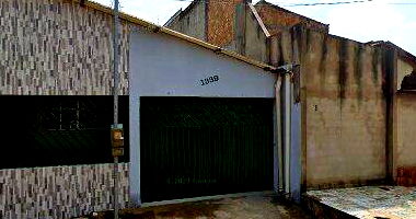 Terreno com edificação simples e 450m², oportunidade de investimento
