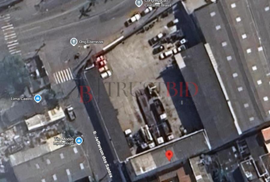 Prédio comercial com 16 salas e 16 banheiros