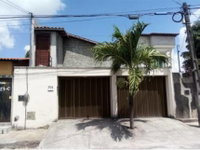 Casa com 3 quartos, 296m² construídos, ocupada