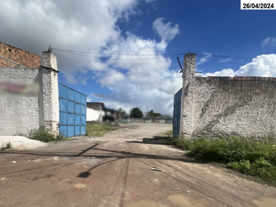 Casa com 96m² em amplo terreno de 1.687m²