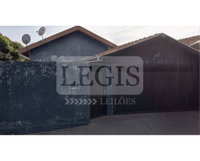 Casa com 300m² de terreno, 186,84m² construídos, 2 quartos, 1 banheiro, garagem e edícula