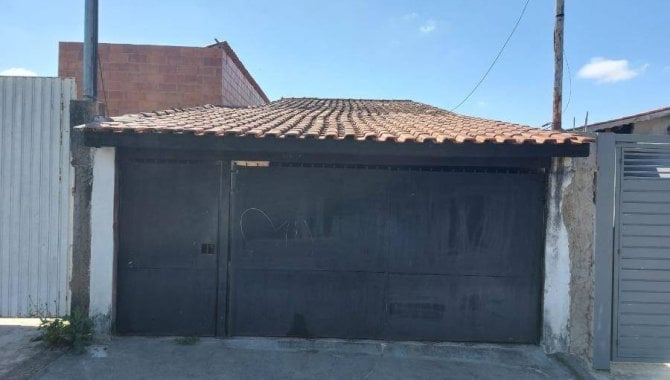 Casa padrão 3 quartos, 1 banheiro, 1 vaga, 117m² construída, ocupada