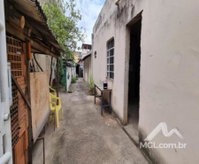 Casa com 2 barracões no Bairro Vila Bretas