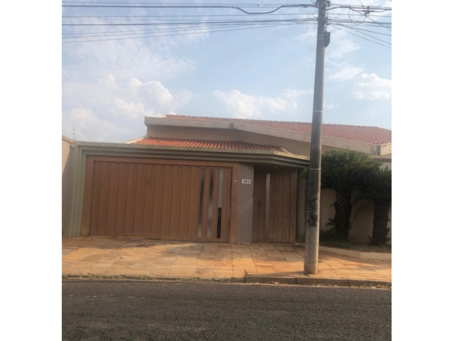 Casa com Piscina Aquecida e 3 Suítes em São José do Rio Preto
