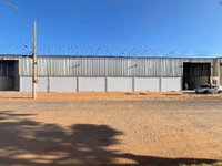 Galpão comercial com 808 m² de área construída