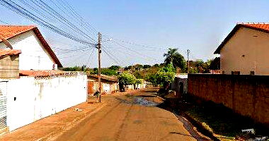 Casa ocupada com 2 vagas e 188 m² construída