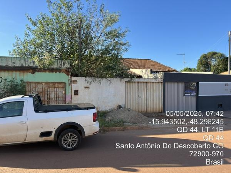 Terreno com 345,21m² e 116m² de área construída