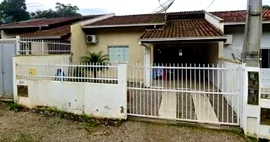 Casa Ocupada em Guabiruba com 1 Vaga de Garagem