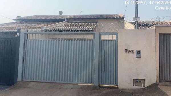 Casa com 2 quartos, 2 banheiros, 1 vaga e 84,77m² construída