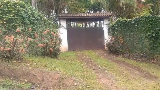 Chácara padrão com 10 vagas e 849,6 m² construída, ocupada