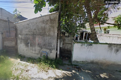 Casa em alvenaria com terreno 2 quartos e 1 banheiro Caraguatatuba