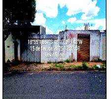 Terreno murado com construção antiga demolida, 360m², desocupado