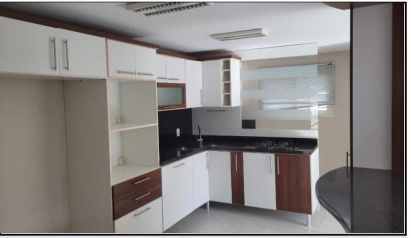 Casa com 665m², 1 vaga de garagem, ocupada