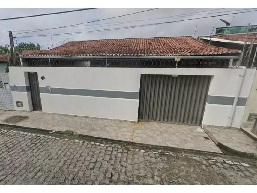 Casa Desocupada com 2 Quartos e 1 Vaga em Parnamirim/RN