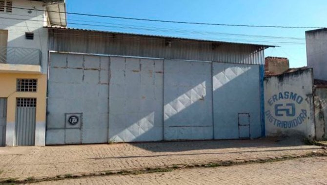 Galpão com 1.254 m², terreno 1.475 m², ocupado