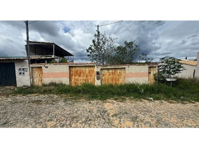 Casa com 3 quartos, 2 banheiros e 1 vaga em Esmeraldas/MG