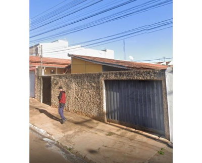 Casa com 2 quartos e 70m² em terreno de 250m²