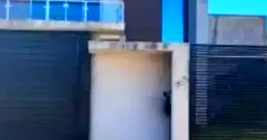 Casa em Leilão com 3 Quartos e 2 Banheiros