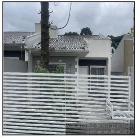 Casa aconchegante com 50m² privativos e terreno amplo