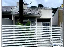 Casa aconchegante com 50m² privativos e terreno amplo