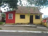 Casa com 800m² de terreno e 85m² construída, ocupada