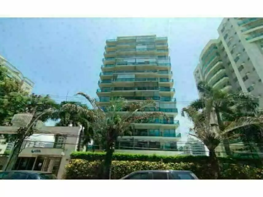 Apartamento com 2 vagas em leilão na Freguesia de Jacarepaguá