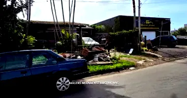 Terreno Urbano com Edificação Residencial em Alvenaria