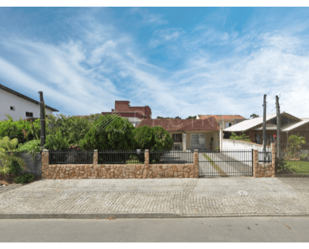 Casa com 3 quartos, 126m² construídos, ocupada
