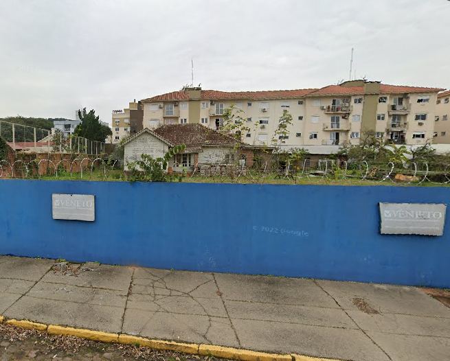 Prédio desocupado com 219m² e terreno de 1404m²