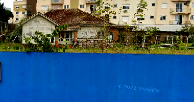 Prédio desocupado com 219m² e terreno de 1404m²