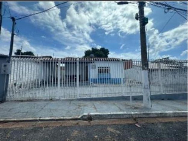 Casa com 2 quartos, 1 suíte, 450m² de terreno, ocupada