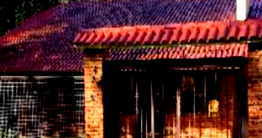 Casa residencial com 3 quartos, 2 banheiros e 2 vagas, 228m² construída