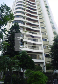 Apartamento amplo com 3 vagas e 234,01 m² no 9º andar