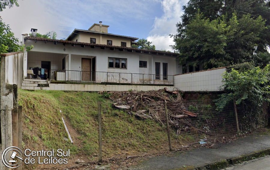 Casa de esquina com 510,40m², 3 quartos, 2 banheiros, ocupada