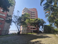 Luxuoso Apartamento Triplex com 7 Quartos e 4 Banheiros