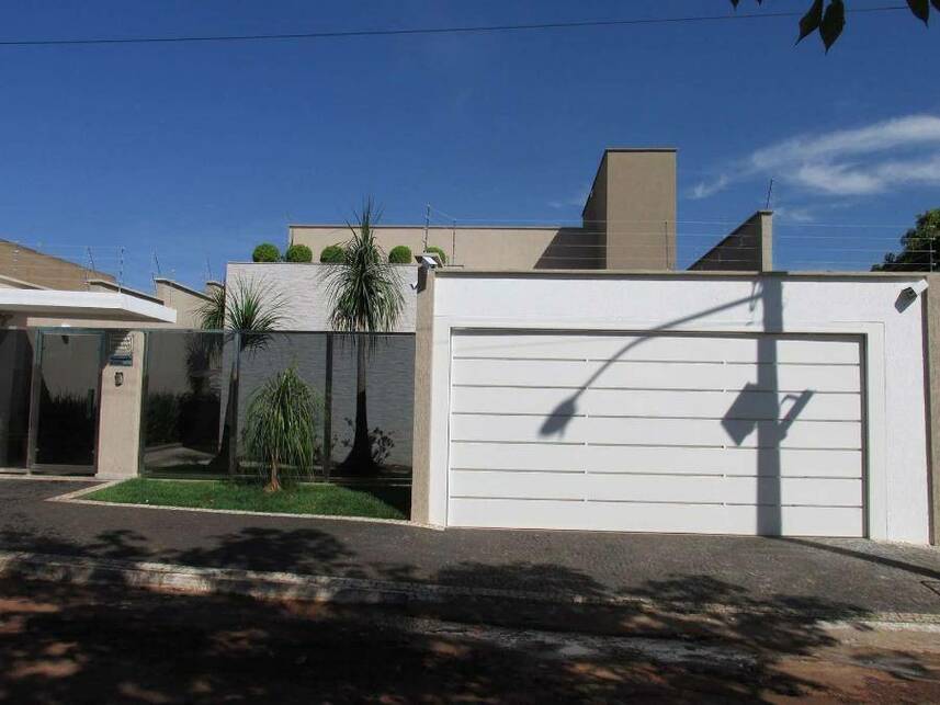Casa Ocupada com 1 Vaga e Ampla Área em Trindade/GO