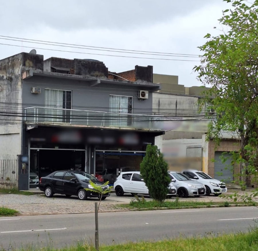 Armazém comercial com 1.990m², 6 aberturas