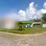 Casa de 3 quartos com 134m² construída em esquina, desocupada