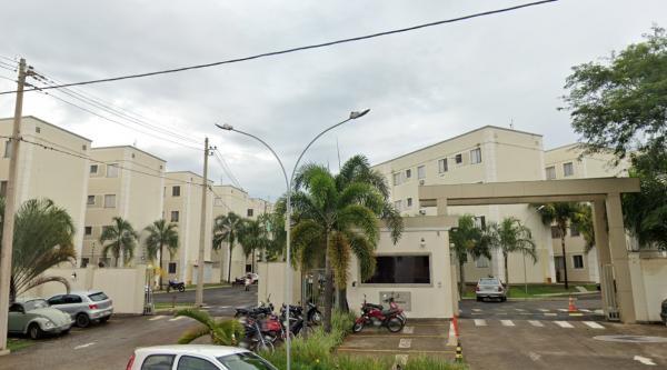 Apartamento com 2 quartos, 1 banheiro e vaga de garagem