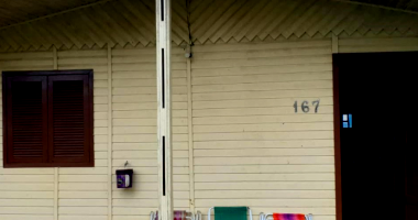 Casa de Madeira com Terreno de 330m² em Gravataí/RS