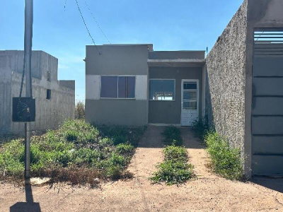 Casa com 2 Quartos e 1 Vaga em Várzea Grande