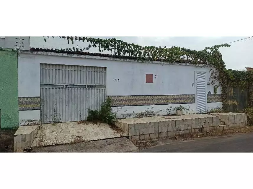 Casa em Leilão Desocupada com 3 Quartos e 2 Banheiros
